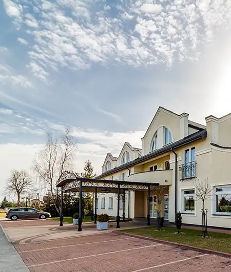 Parkplatz am Hotel Lotos